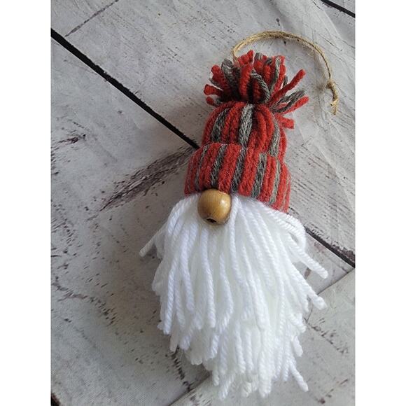 Handmade Hanging Yarn Pom Pom Christmas Gnomes Ornament Red And Gray New - Picture 1 of 4